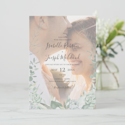 青々とした多肉植物が一面に写結婚っている 招待状 (スタンド正面)