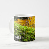 青々とした秋のコケ – 感謝祭パーソナライズされた コーヒーマグカップ (正面左)
