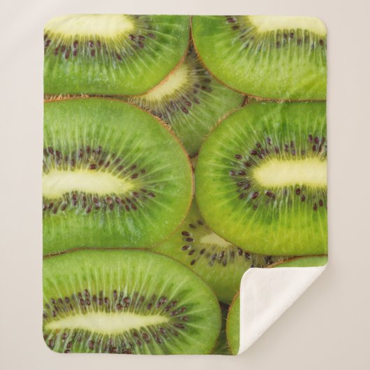 青々と熟したキウイの実を、こわし色に切り分けます。c シェルパブランケット (正面)
