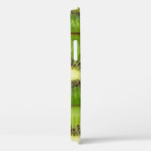 青々と熟したキウイの実を、こわし色に切り分けます。c Case-Mate iPhoneケース (裏面 / 右)