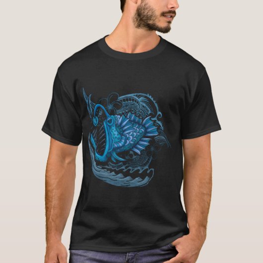 青いおこった魚 Tシャツ (正面)