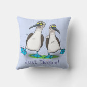 青いおもしろい足の魚類踊り海鳥マンガ クッション (裏面)