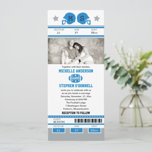 青いおよび銀製灰色の緑のフットボールのチケットの結婚式 招待状 (スタンド正面)