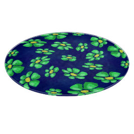 青いお洒落背景に緑の花のデイジー カッティングボード