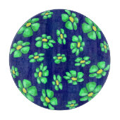 青いお洒落背景に緑の花のデイジー カッティングボード (正面)