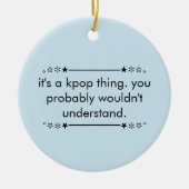 青いかわいい10代の美のKpop セラミックオーナメント (正面)