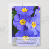 青いかわいらし庭の花の卒業招待状。 招待状 (裏面)