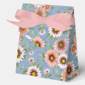 青いかわいらし花の上にピンクのデイジー フェイバーボックス (正面)