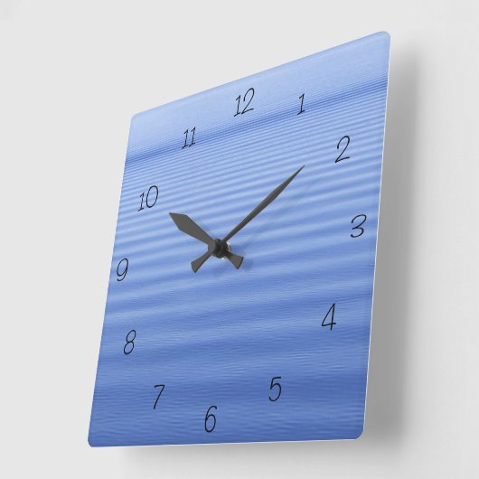 青いさざなみのある水 スクエア壁時計 (傾斜)