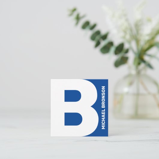青いはっきりした白い巨大文字 スクエア名刺 (スタンド正面)