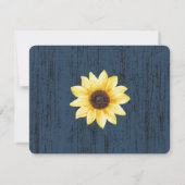 青いひまわりと古びた納屋の木のウェディング返信 招待状 (裏面)