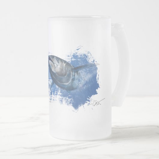 青いひれマグロによって曇らされるビールガラス フロストグラスビールジョッキ (正面右)