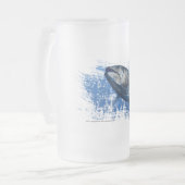 青いひれマグロによって曇らされるビールガラス フロストグラスビールジョッキ (正面左)