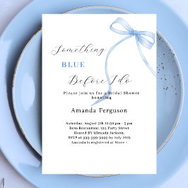 青いものが私の白いウェディングシャワーの前に 招待状