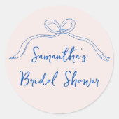 青いものを描いた弓の手作りのブライダルシャワー ラウンドシール (正面)