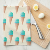 青いアイスクリームのコーンパターン、淡い黄色 キッチンタオル (四つ折り)