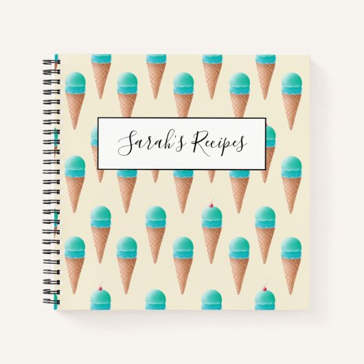 青いアイスクリームのコーンパターン、淡い黄色 ノートブック (正面)