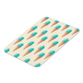 青いアイスクリームのコーンパターン、淡い黄色 マグネット (左側)