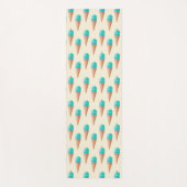 青いアイスクリームのコーンパターン、淡い黄色 ヨガマット (正面)