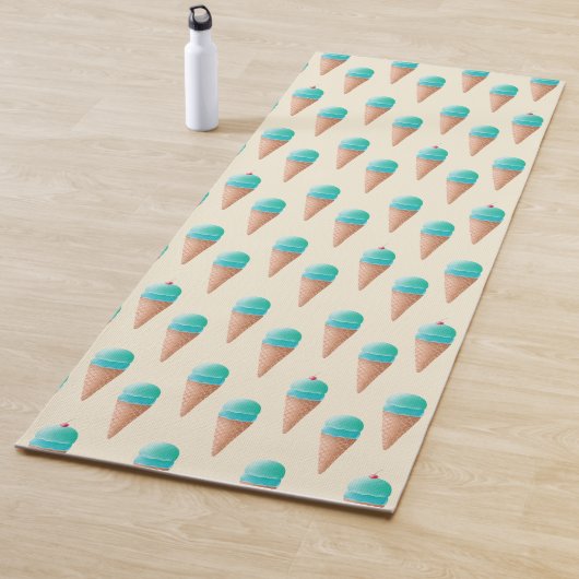 青いアイスクリームのコーンパターン、淡い黄色 ヨガマット (インサイチュ)