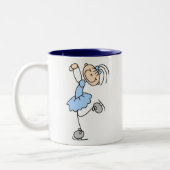 青いアイススケートの女の子のマグ ツートーンマグカップ (左)
