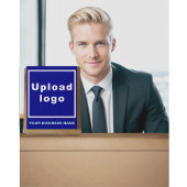 青いアクリルの看板に事業名とロゴ アクリルサイン