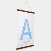 青いイニシャル名パーソナライズされた 吊り下げ型タペストリー (傾斜あり)