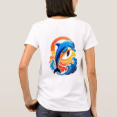 青いイルカが海の波を飛び越える Tシャツ (裏面)