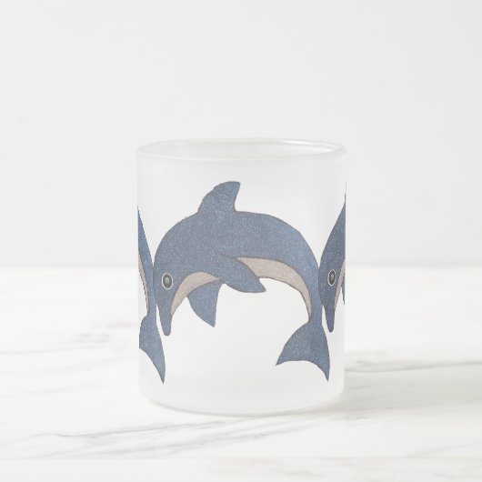 青いイルカを飛び跳ねる三つのかすえたグリッター フロストグラスマグカップ (中央)