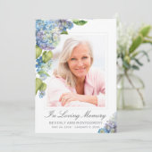 青いエレガントあじさいフローラ写真葬式カード 招待状 (スタンド正面)