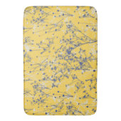 青いエレガントワイルドフラワーオンマスタードイエロー バスマット (正面縦)