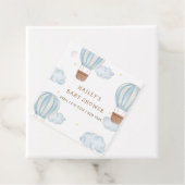 青いエレガント熱気球の雲の少年の赤ちゃんシャワー フェイバータグ (インサイチュ)