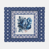 青いエレガント花chinoiserie toile monogram フリースブランケット (正面(横))