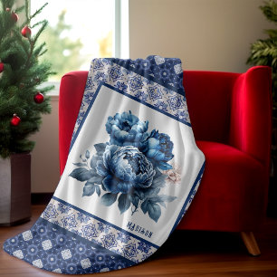 青いエレガント花chinoiserie toile monogram フリースブランケット
