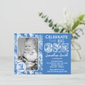 青いカムフラージュ/迷彩柄の写真の最初誕生会 招待状 (スタンド正面)