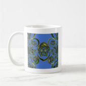 青いカーブをチェック コーヒーマグカップ (左)