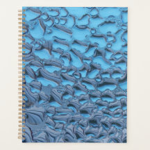 青いガラスに穏やかな雨滴