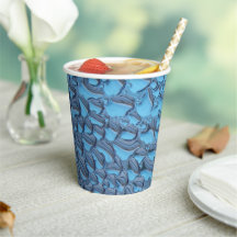 青いガラスに穏やかな雨滴