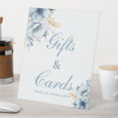 青いギフトとカードのサインをする前に何か青 台座サイン (インサイチュ)