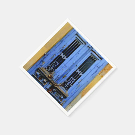 青いギリシャのドアのナプキン。 スタンダードカクテルナプキン (角)