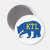 青いクマとゴルフボール&黄色のイニシャルまたは名前 マグネット (正面/裏面)