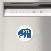 青いクマとゴルフボール&黄色のイニシャルまたは名前 マグネット (インサイチュ (食洗機))