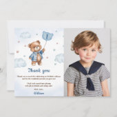 青いクマの風船の誕生日写真感謝カード 招待状 (正面)