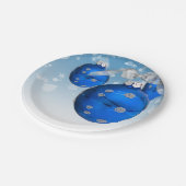 青いクリスマスの装飾と雪の結晶 ペーパープレート (アングル)