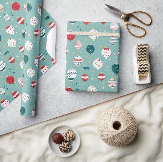 青いクリスマスオーナメントの漫画のパターン ラッピングペーパー (クラフト)