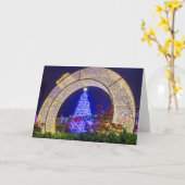 青いクリスマスツリーがクリスマスボールにフレームインされた カード (黄色い花)