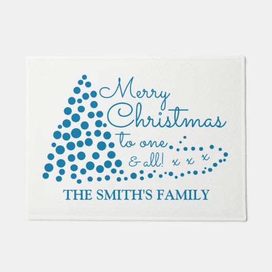 青いクリスマスツリーパーソナライズされた、ファミリーネームドア ドアマット (正面)