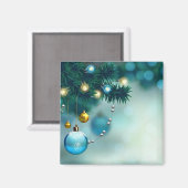 青いクリスマスボールを持つ美しい松の木 マグネット (正面/裏面)