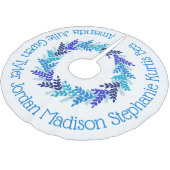 青いクリスマスリースの家族の名前 ブラッシュドポリエステルツリースカート (アングル)