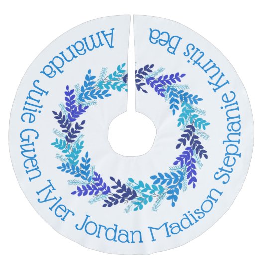 青いクリスマスリースの家族の名前 ブラッシュドポリエステルツリースカート (正面)